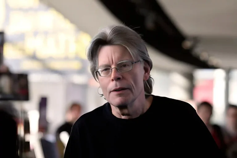 Stephen King Net Worth 2024 - Age, Bio, Wife, Height & Wiki Insights!